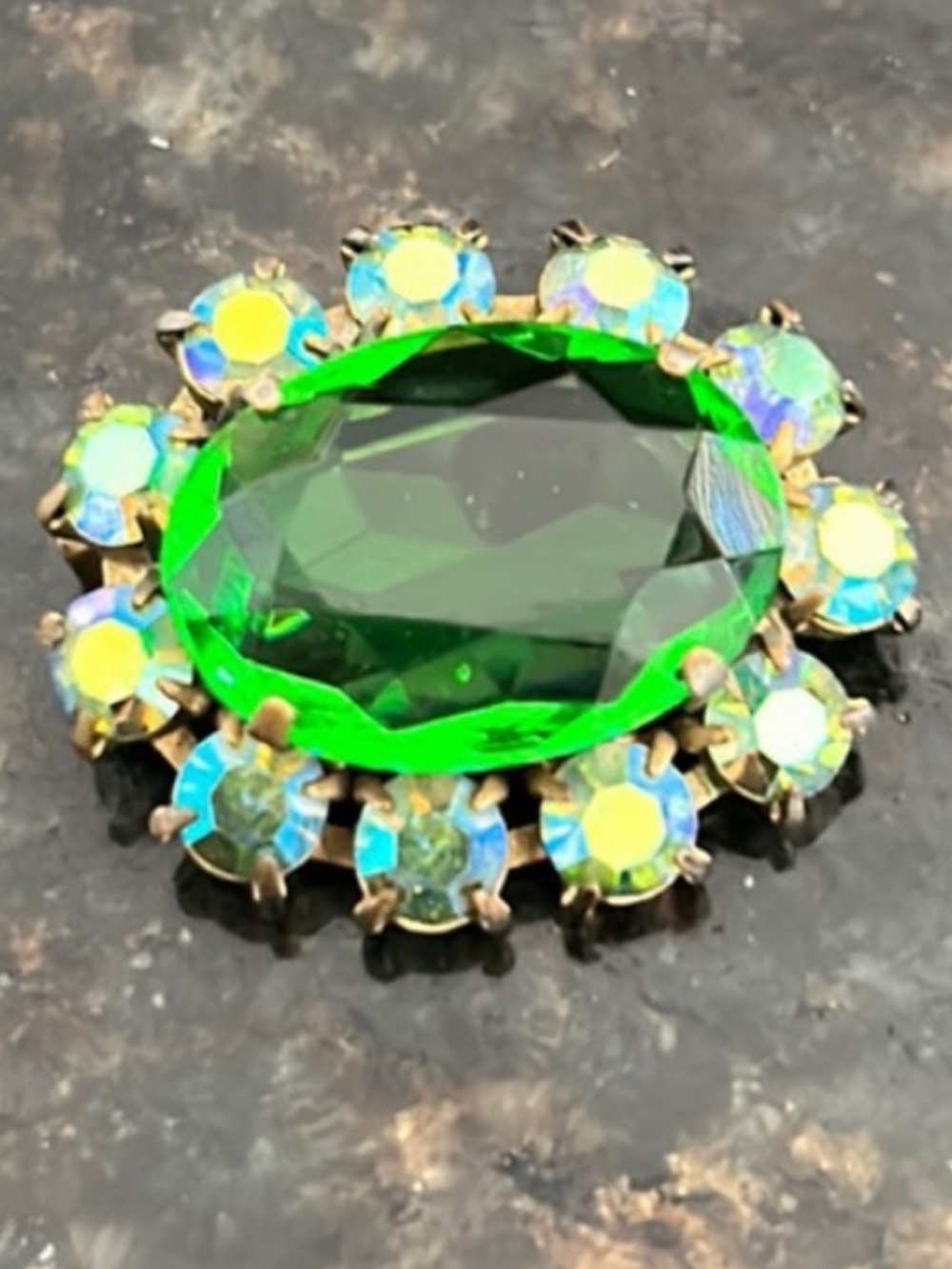 Emerald green Vintage brooch